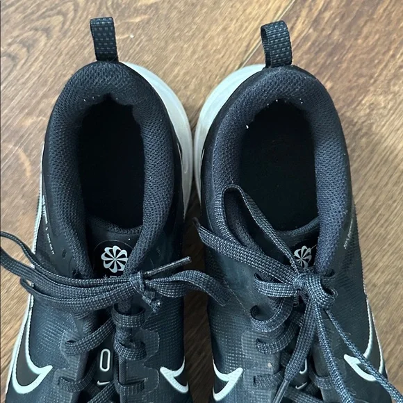 Nike Men's Black and White Sneakers - Picture 3 of 8